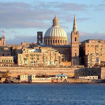 Picturesque Sliema Pad Steps From The Seafront Apartment Exterior photo