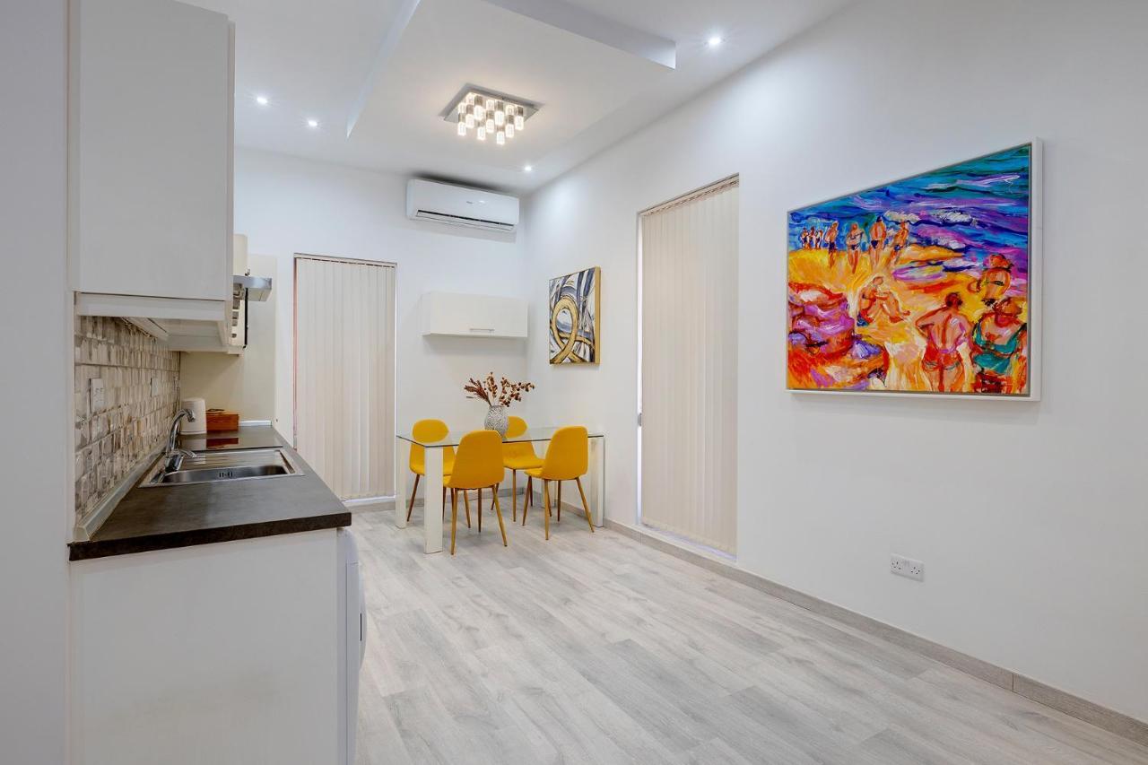 Picturesque Sliema Pad Steps From The Seafront Apartment Exterior photo